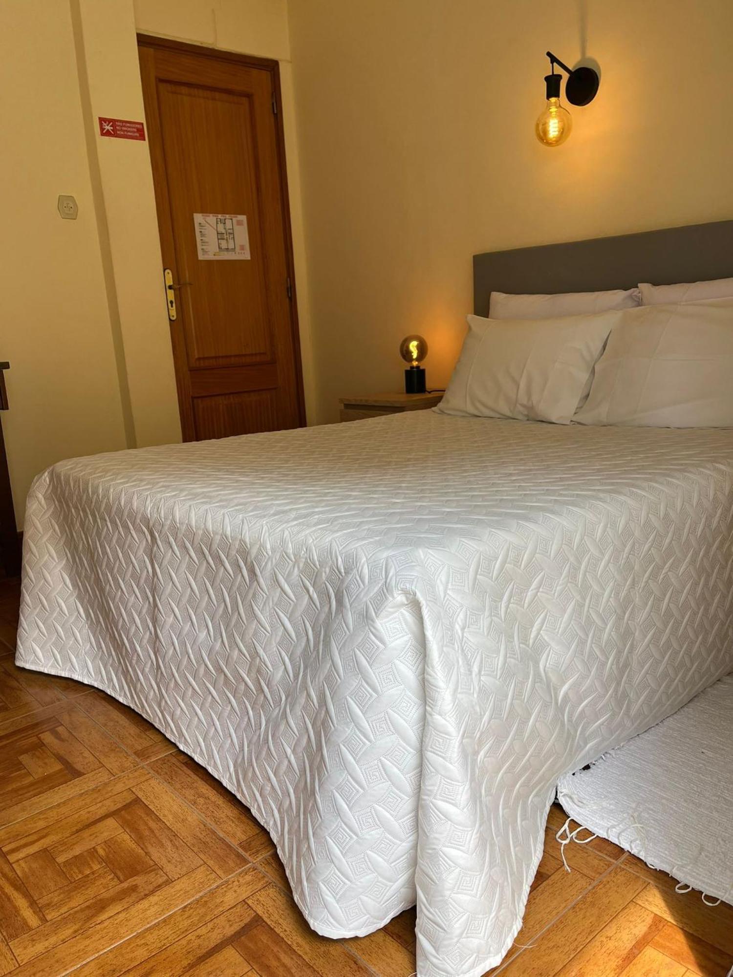 Bed and Breakfast Romeu Quarteira Esterno foto