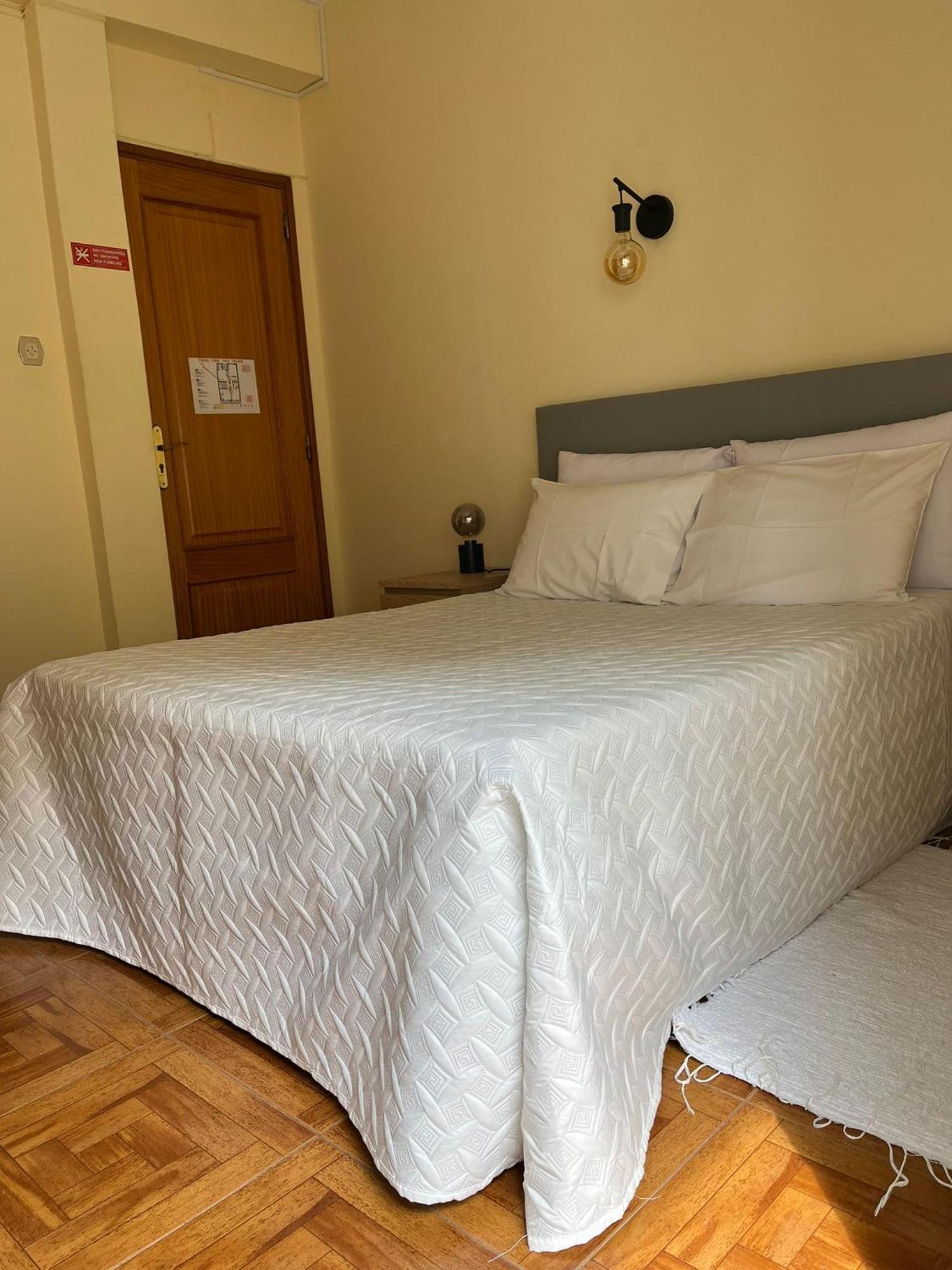 Bed and Breakfast Romeu Quarteira Esterno foto